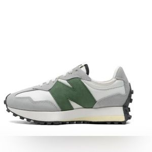 New Balance 327 Sneaker size 10. Green/grey. Worn once.